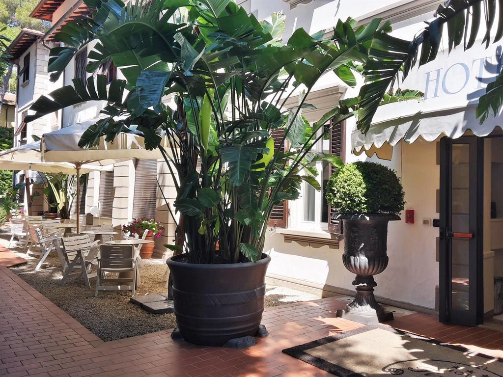 Hotel Tirreno Castiglioncello Exterior foto